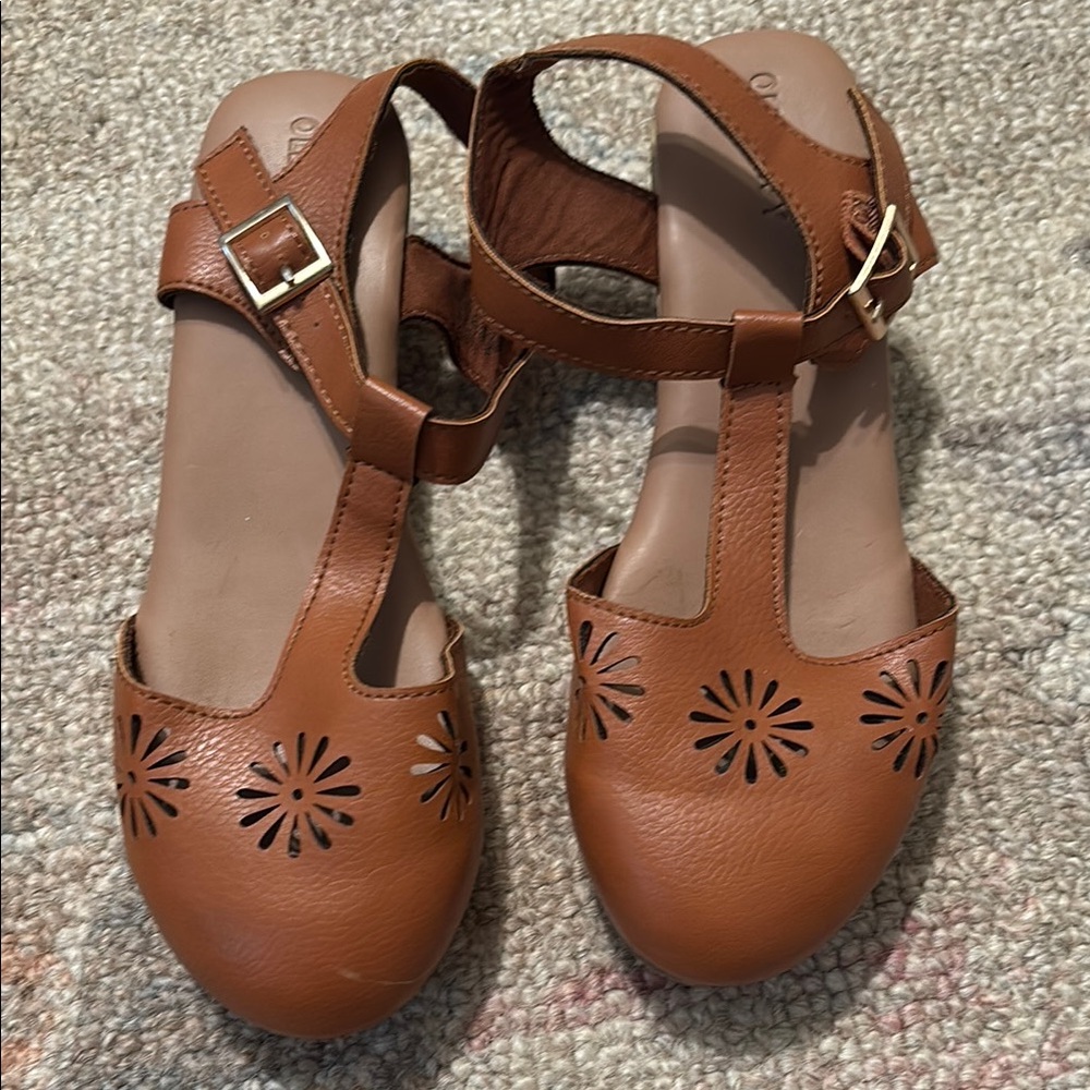 Old Navy T-strap clogs